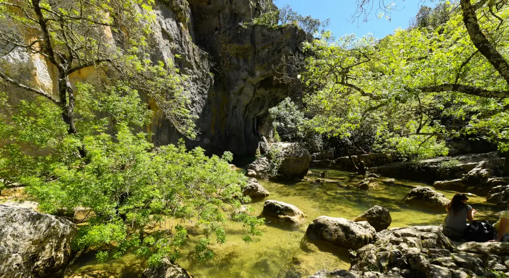 La fameuse arche au fond du ravin