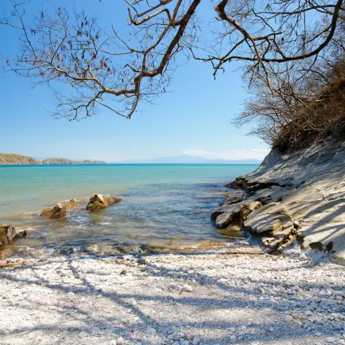 Plage de galets à l'extrémité de Playa Organos