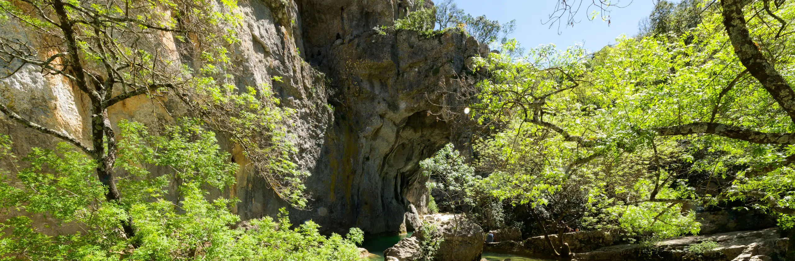 Randonnée au Ravin des Arcs : entre falaises et gorges