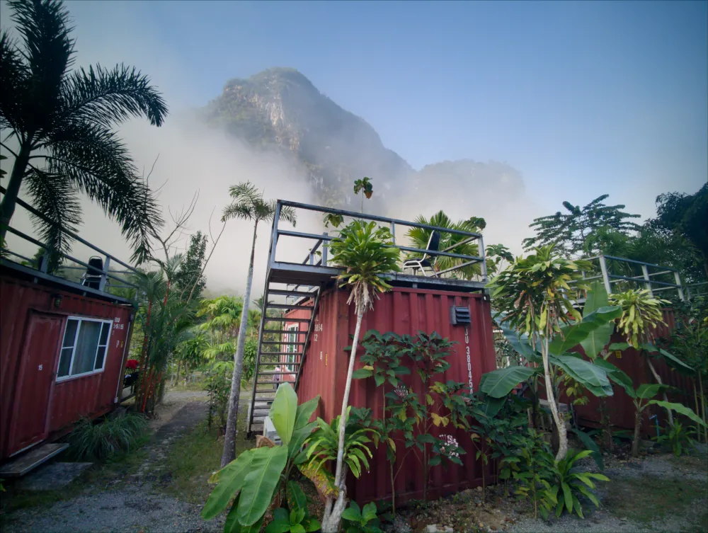 Les containers du Camp Logde