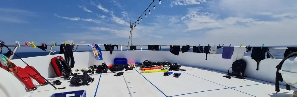 Le matériel sèche avant d'être renfilé