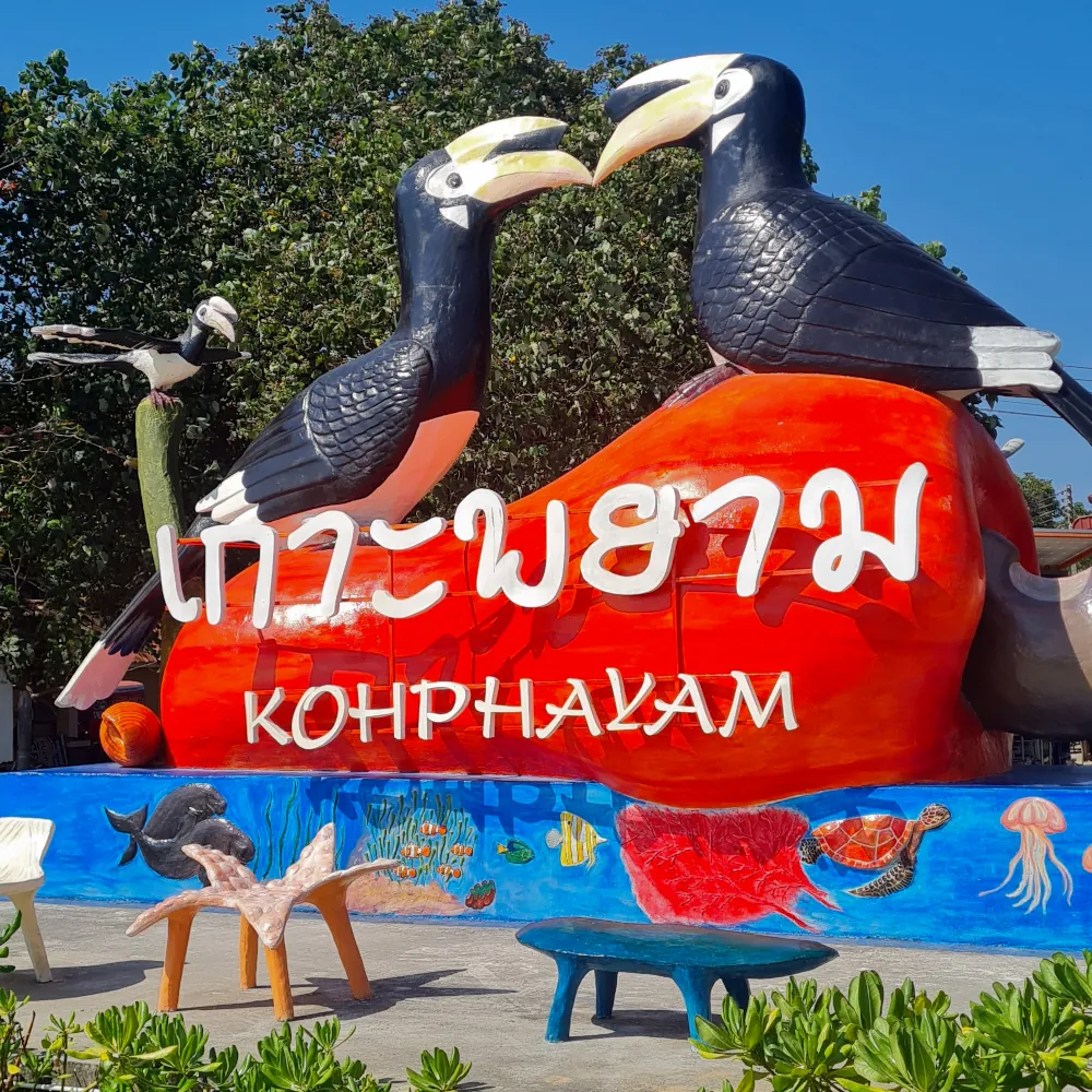 Statue de calaos à Koh Phayam