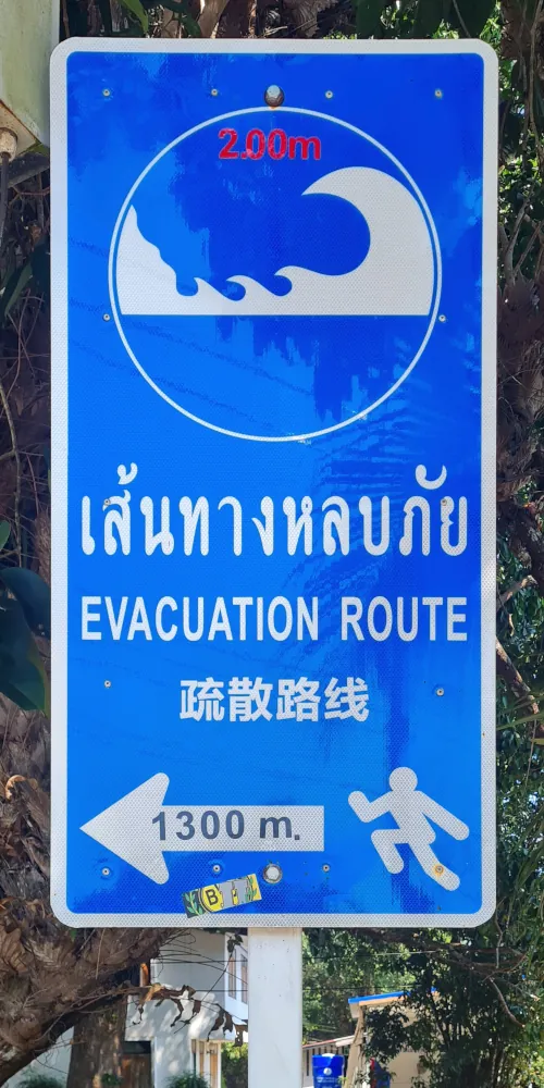 Pancartes refuge tsunami Koh Phayam